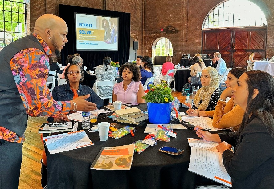 小盘股上涨行情分析：货币政策转向预期下IWM与IWC的超额表现