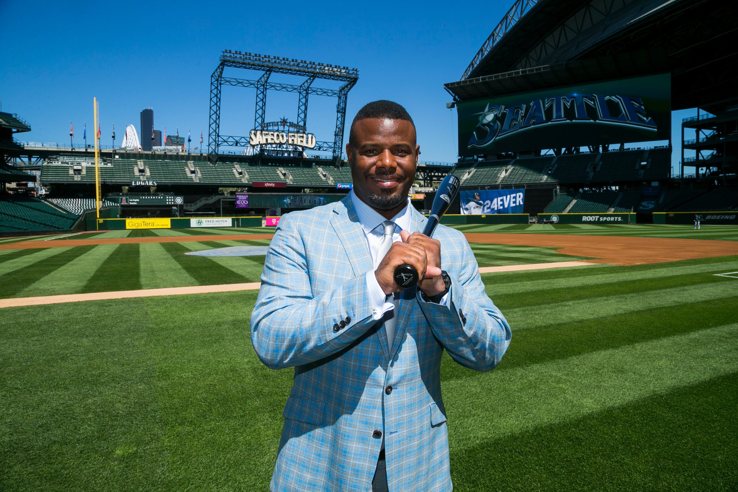 Griffey Jr. honored with achievement award