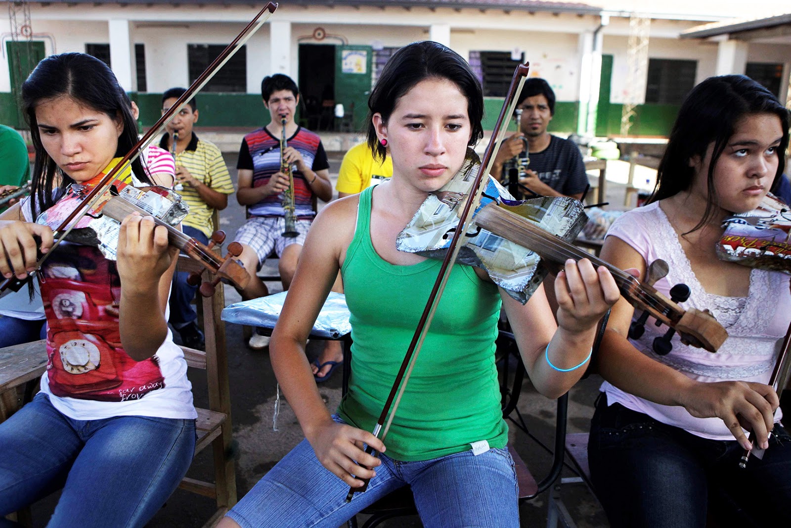 Youth from Paraguay learn violin.